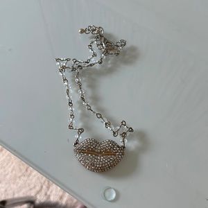 Lip necklace
